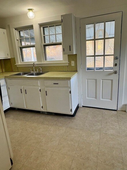 Foto del edificio - 227 Railroad St