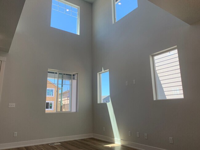 Building Photo - Stunning and New Bonney Lake Home