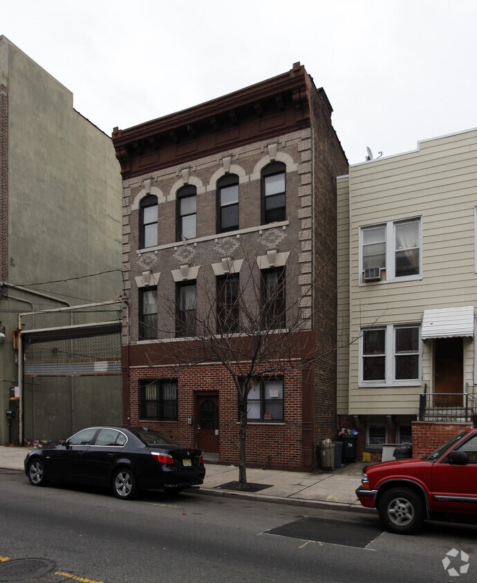 Primary Photo - 516 Palisade Ave