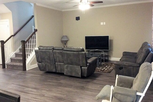 Foto del edificio - MOVE IN READY BY JULY-15-2025