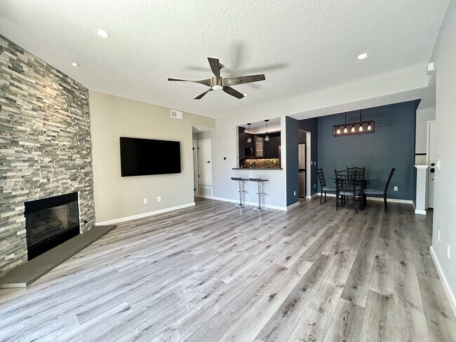 Building Photo - 24151 Del Monte Dr