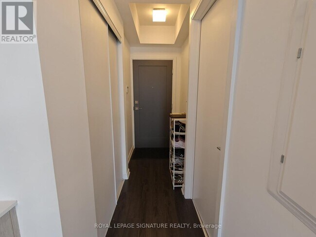 Photo du bâtiment - 42 Charles St E