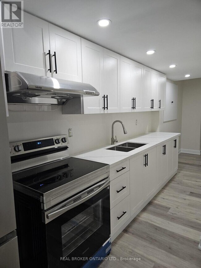 Building Photo - 63 Hildred St