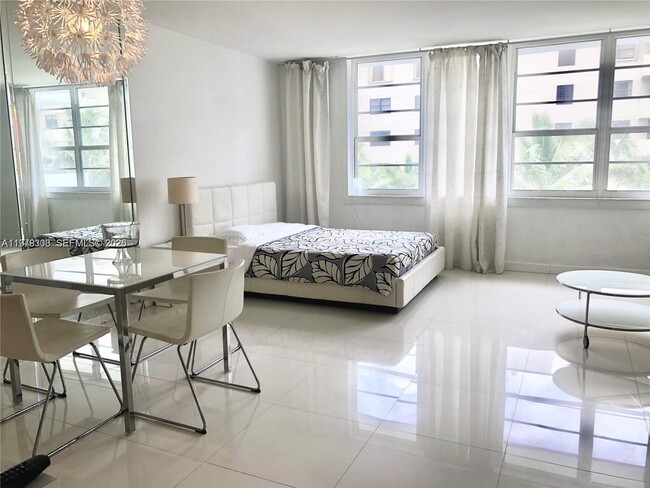 Foto del edificio - 100 Lincoln Rd