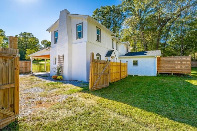 Photo - 103 S Germantown Rd House