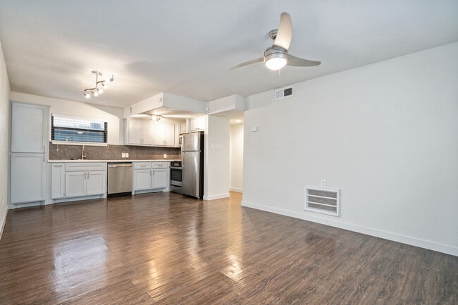 Building Photo - Dream Graustark