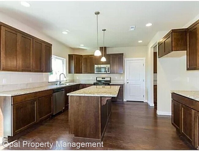 Foto del edificio - 5 br, 3 bath House - 16926 6th Ave W