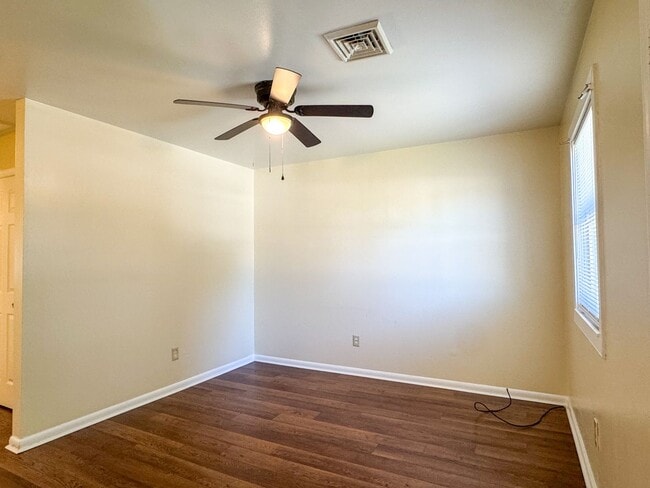 Foto del edificio - 708 Crestline Blvd
