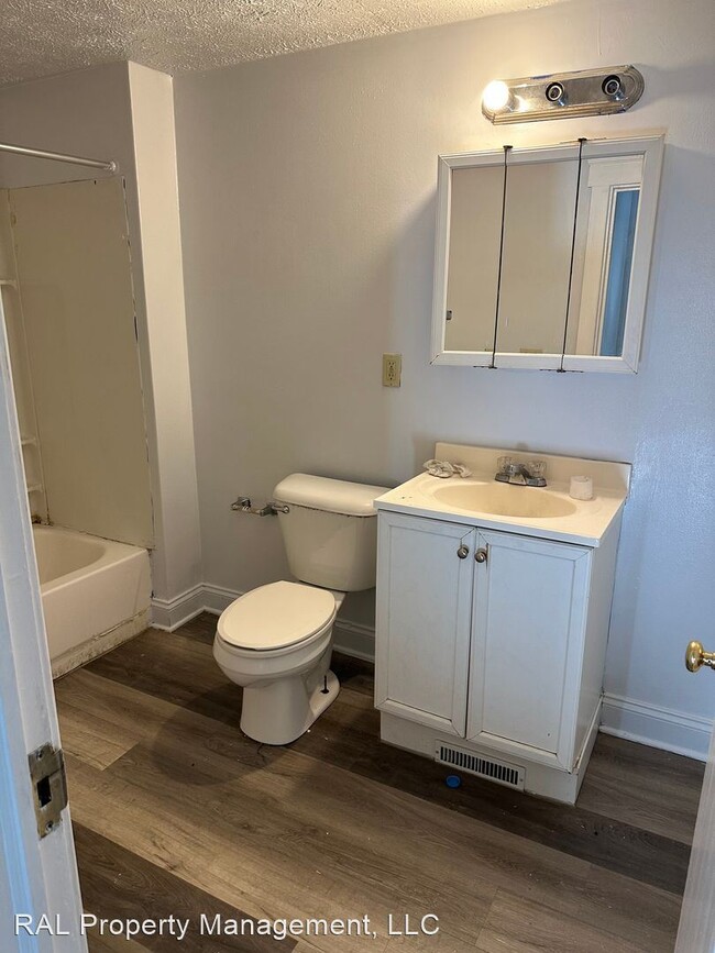 Building Photo - 3 br, 1 bath House - 1381 Penhurst Rd