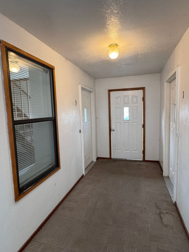 Building Photo - Sunny and Cute 2 Story, 2Bed, 1.5Bath Townhouse in Grand Junction!!!!
