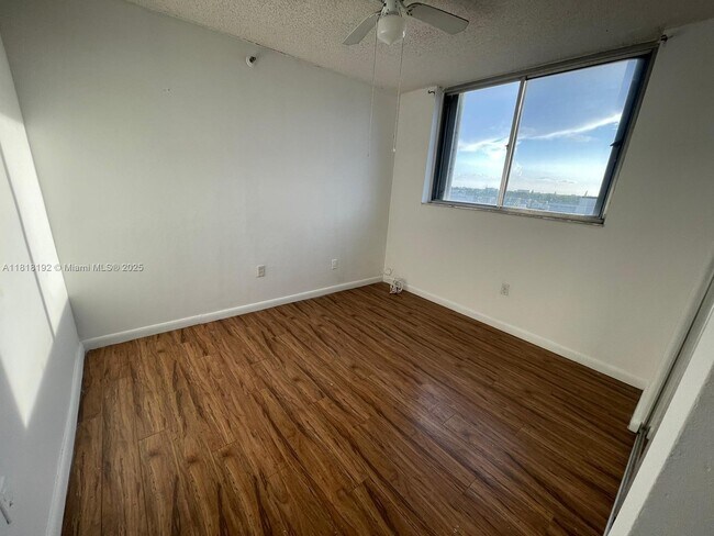 Foto del edificio - 1700 NW N River Dr