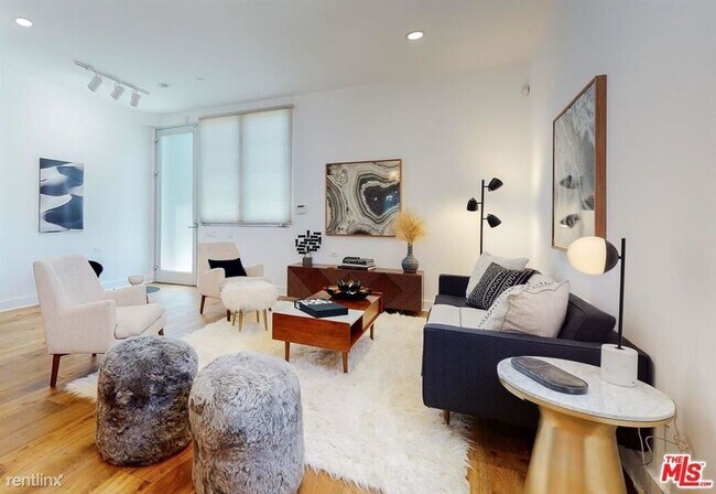 Foto del edificio - 2 br, 2 bath Condo - 616 N Croft Ave Apt 4