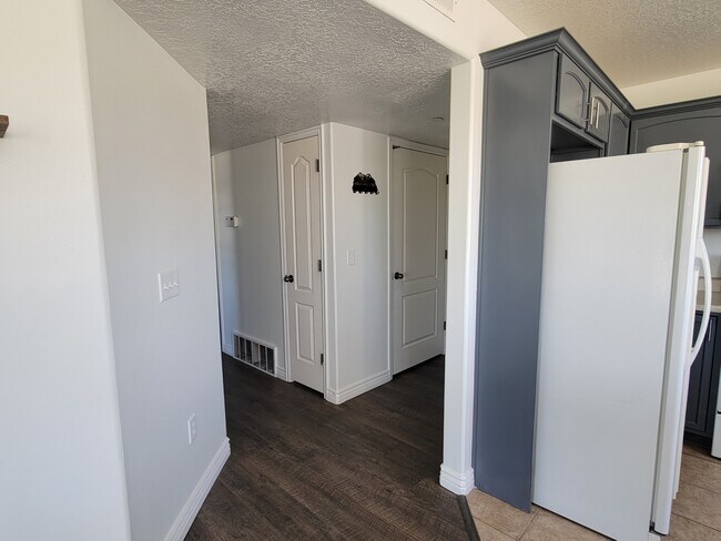 Building Photo - 3969 Romney Park Dr