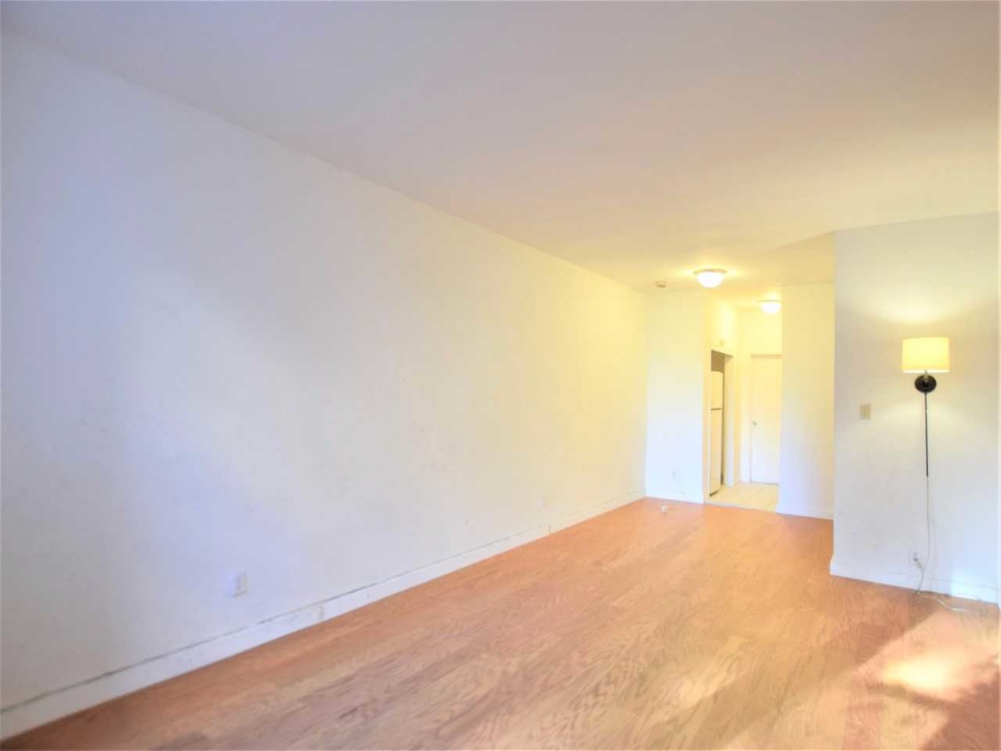 Primary Photo - 427 E 80th St