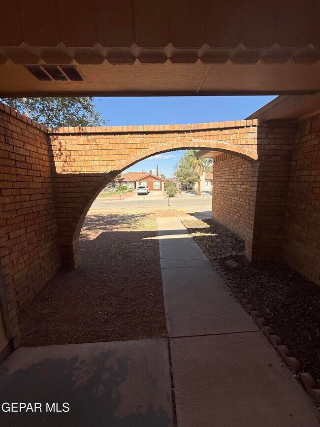 Foto del edificio - 1670 Jones Ln