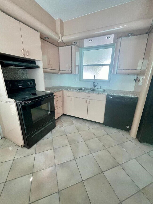 Foto del edificio - 1639 Moffett St