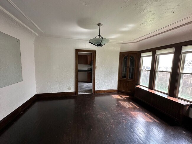 Foto del edificio - 1818-1820 E Newberry Blvd