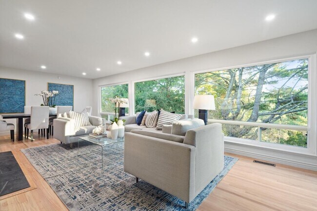 Foto del edificio - 3811 Farm Hill Blvd