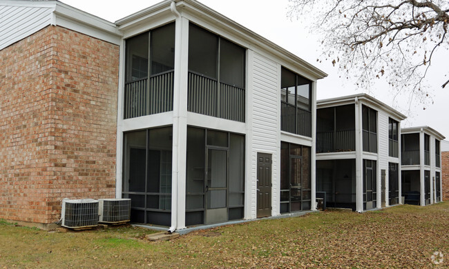 Carriage Hills - Fox Run Apartments