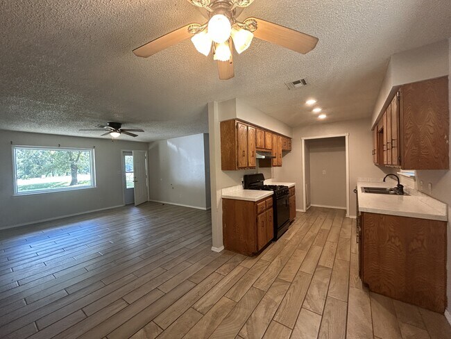 Foto del edificio - 19157 Richardson Ln