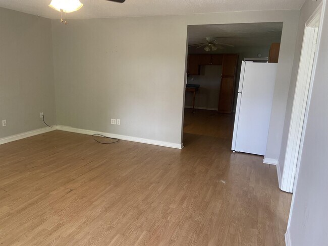 Building Photo - 5837 Perry Ln