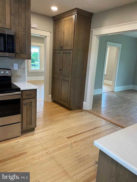 Building Photo - 12 N Kinzer Rd