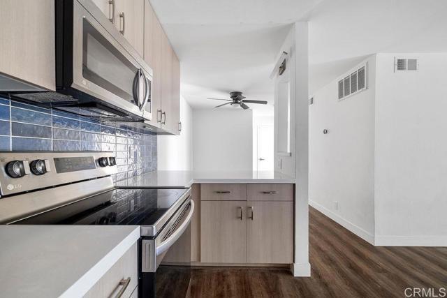 Foto del edificio - 745 E Bradley Ave