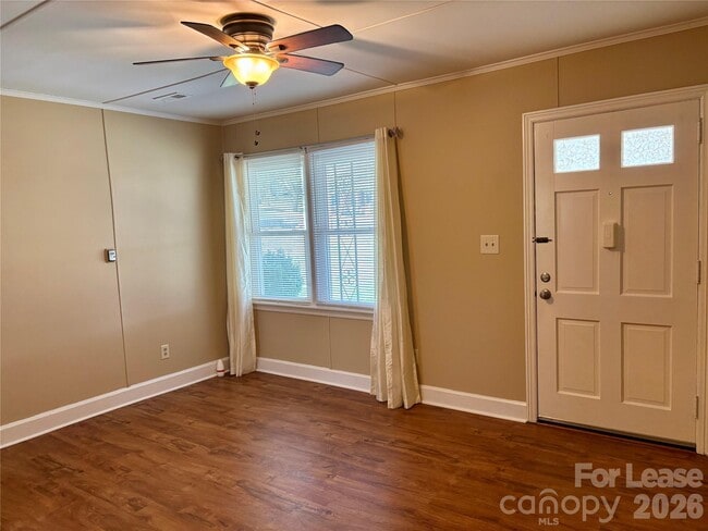 Building Photo - 324 E Rhodes St