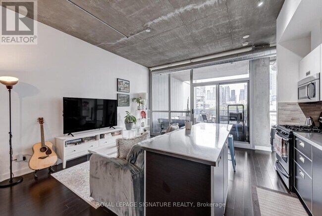 Photo du bâtiment - 60-760 Bathurst St