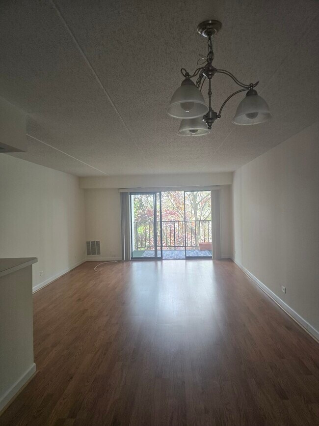 Building Photo - 450 Plum Creek Dr