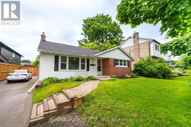Building Photo - 866 Regent Dr