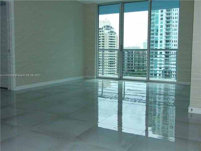 Foto del edificio - 325 S Biscayne Blvd