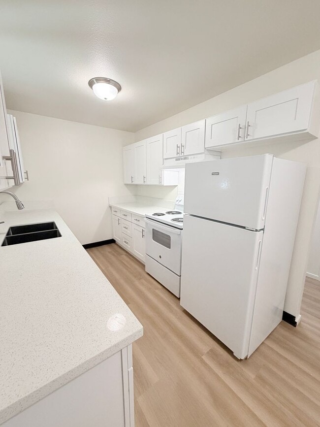 Interior Photo - LuDon Luradel