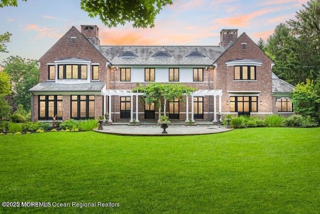 Foto del edificio - 18 Sheraton Ln