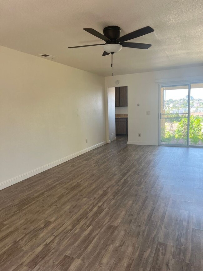 Building Photo - 55+ 2/1 Single Story Duplex in Peacock Hil...