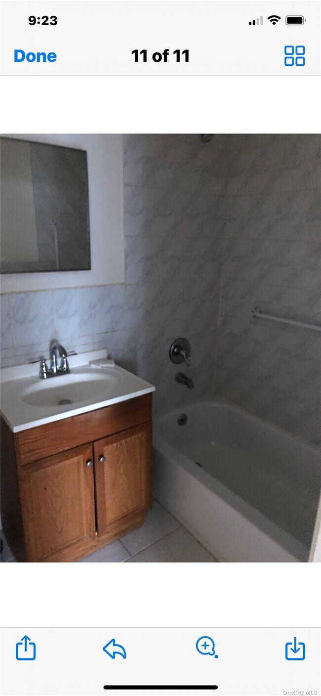 963 E 212th St Unit 1 st, The Bronx, NY 10469 Room for Rent in The