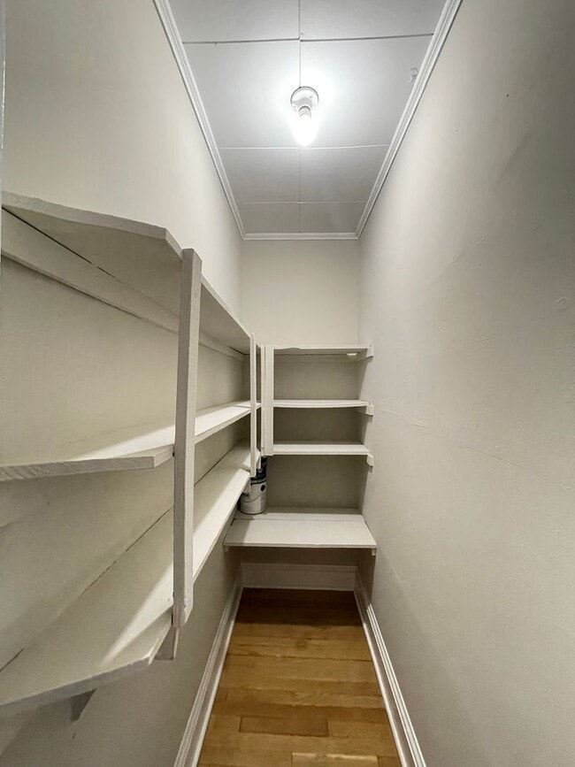 Building Photo - 620