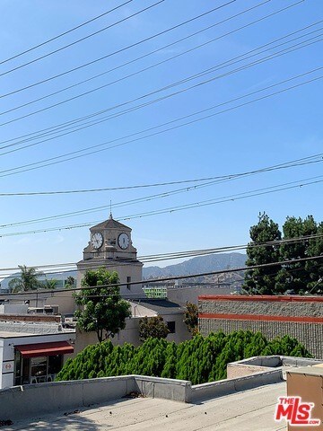 Foto del edificio - 1015 Grover Ave