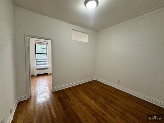 Building Photo - 156 E 85th St