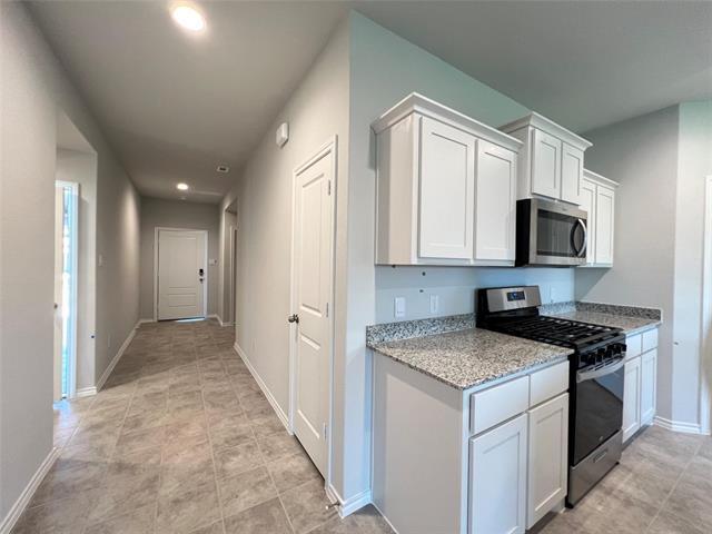 Building Photo - 641 Basteen Ln