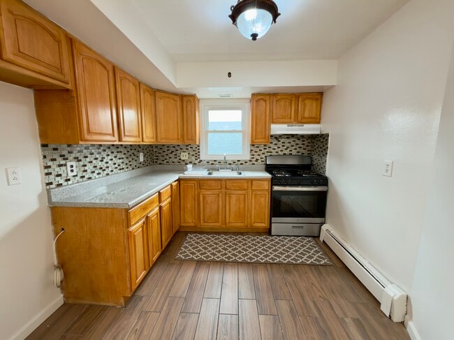Building Photo - 215 Seaview Ave