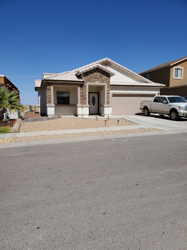 Foto del edificio - 7747 Enchanted Path Dr/West