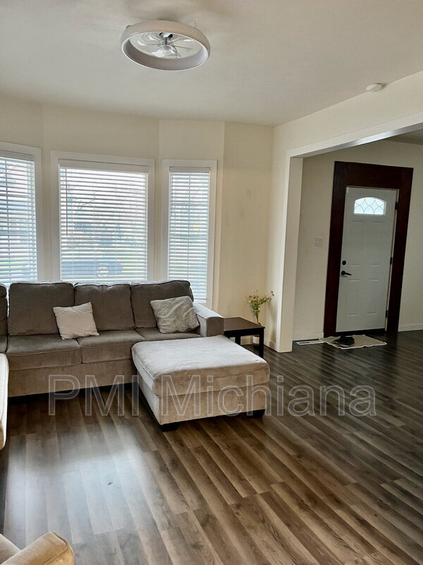 Foto del edificio - 924 Sherman Ave