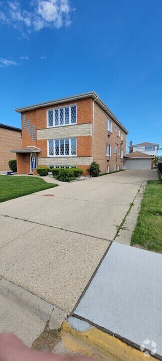 Building Photo - 8336 W Berwyn Ave