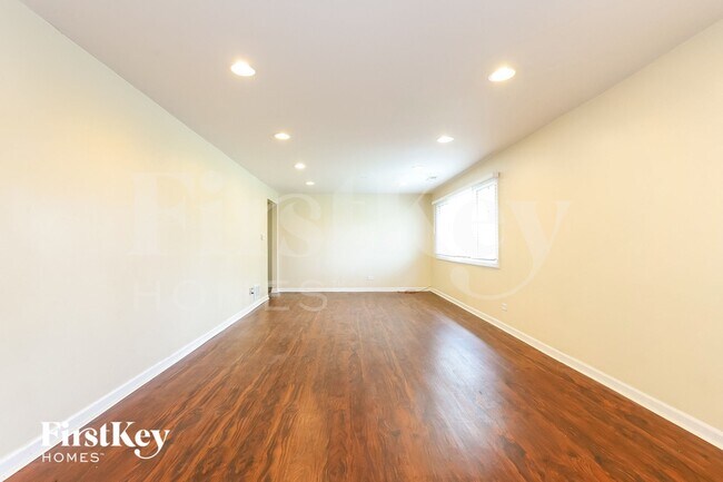 Foto del edificio - 5141 Oak Center Dr