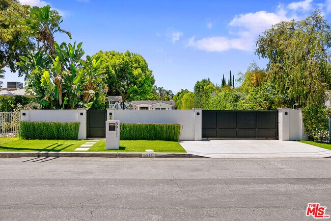 Building Photo - 5911 Beckford Ave