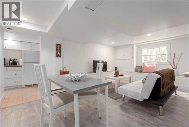 Building Photo - 1541 Maple St