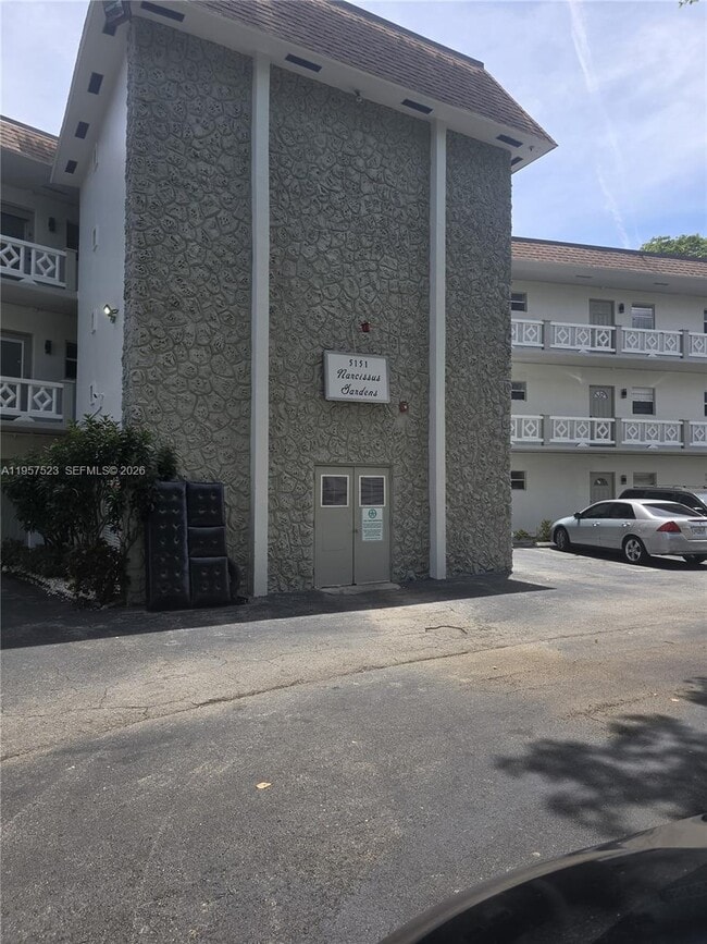Building Photo - 5151 W Oakland Park Blvd