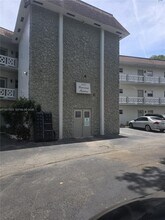 Building Photo - 5151 W Oakland Park Blvd