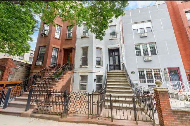 Foto del edificio - 64 Bainbridge St.